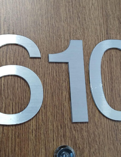 numeradores señalizador de departamentos en acero inox