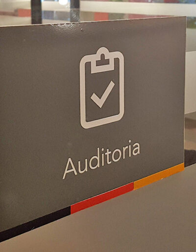 fabricacion e instalacion de señalizadores