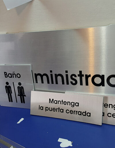 señalizacion oficinas empresas en acero inox